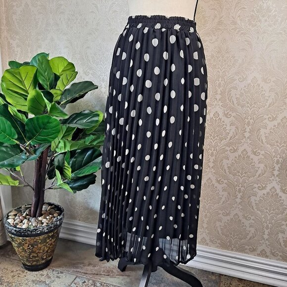 Truly 4 You Size Medium Black Pleated White Polka Dot Skirt Elastic Waist NWT - Picture 1 of 9